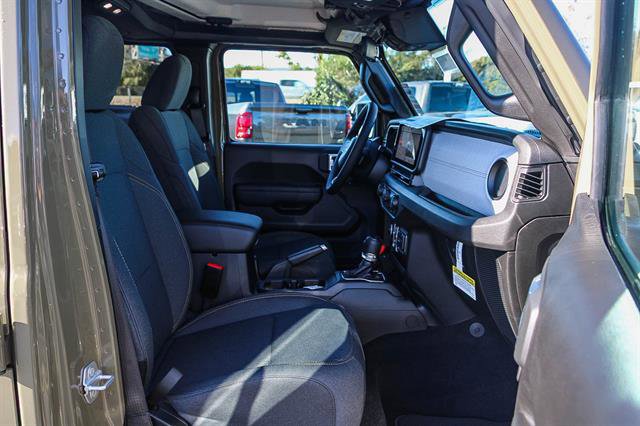 New 2025 Jeep Gladiator Sport image 16