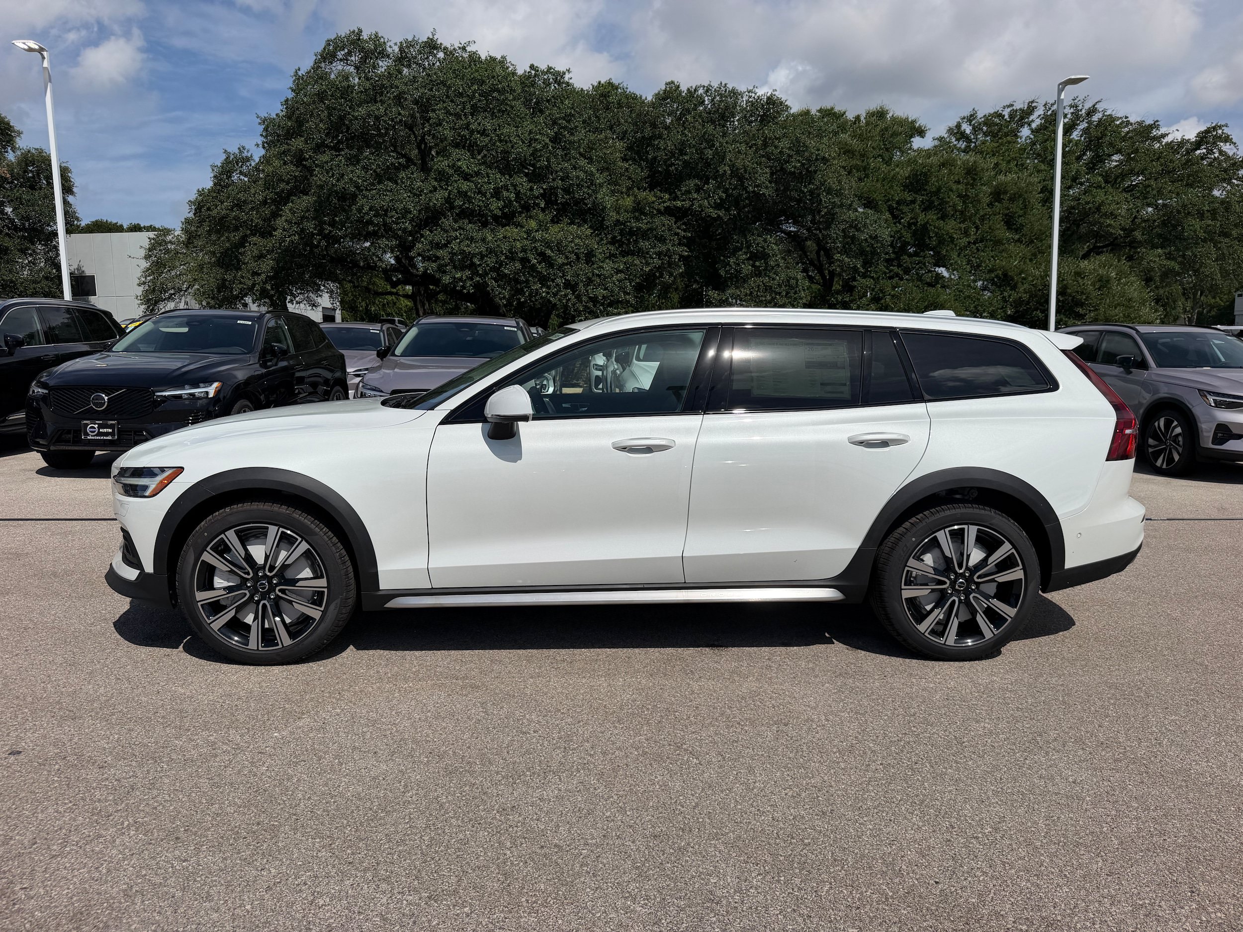 New 2026 Volvo V60 B5 Cross Country Ultra w/ Climate Package AWD/4WD image 3