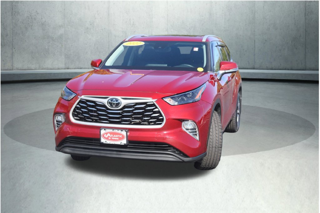 Used 2022 Toyota Highlander XLE AWD/4WD image 18