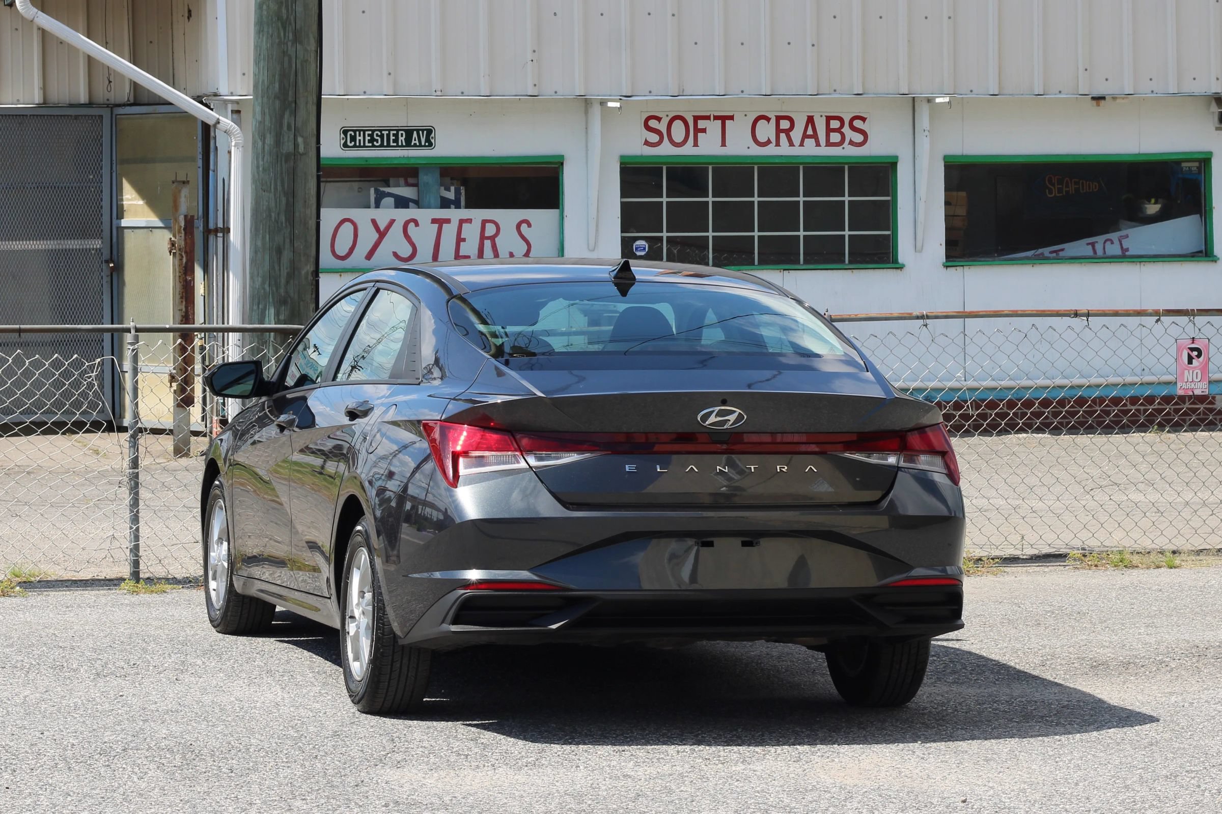 Used 2022 Hyundai Elantra SE FWD image 6