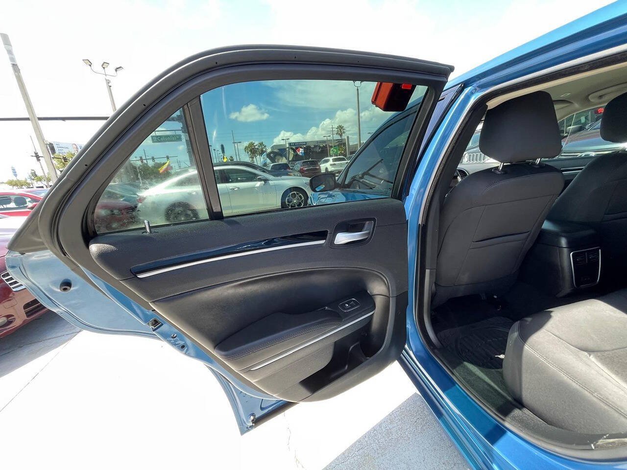 Used 2023 Chrysler 300 Touring w/ Sport Appearance Package RWD image 9
