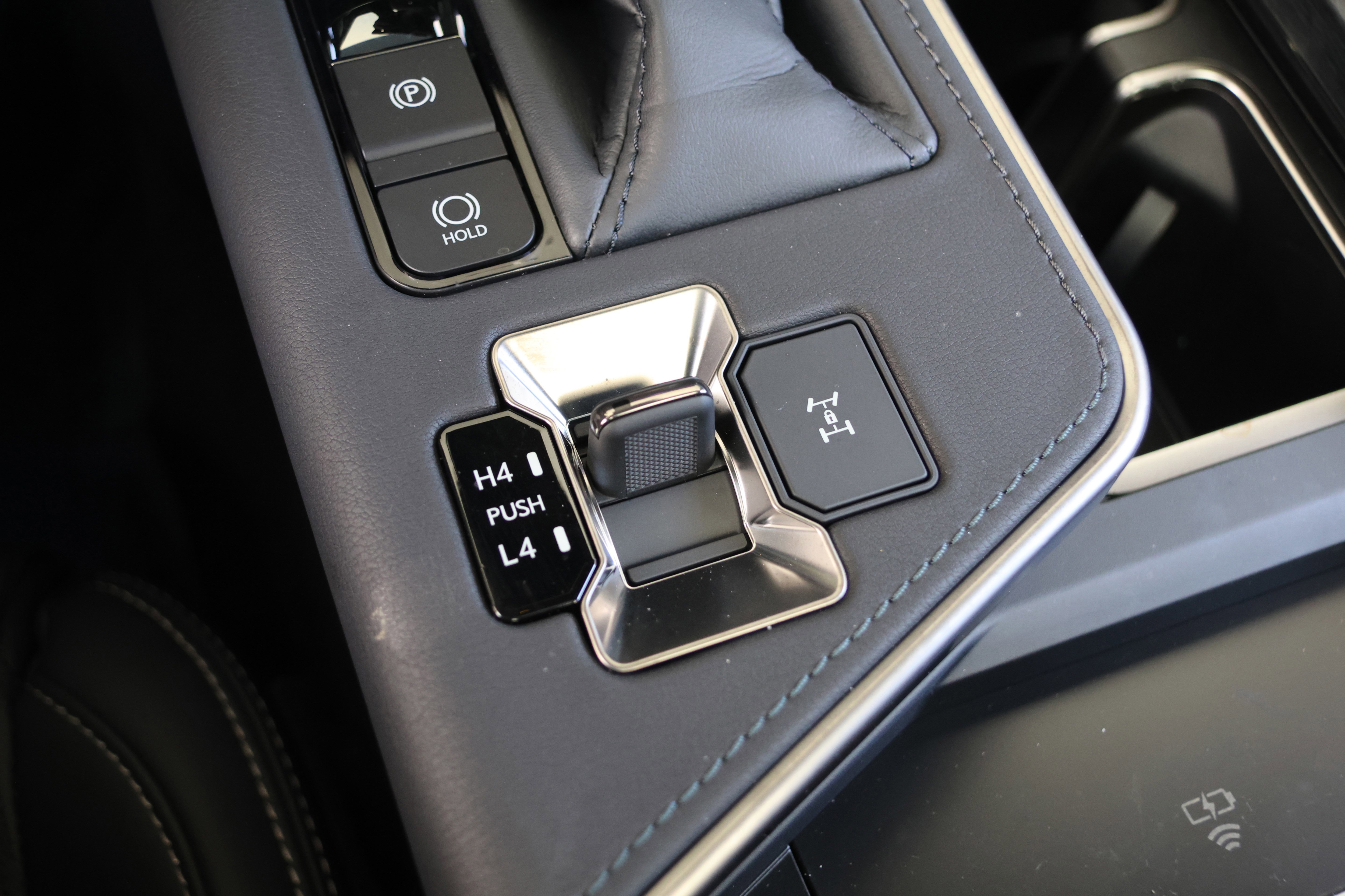 Used 2025 Lexus GX 550 w/ Accessory Package (2T) image 32