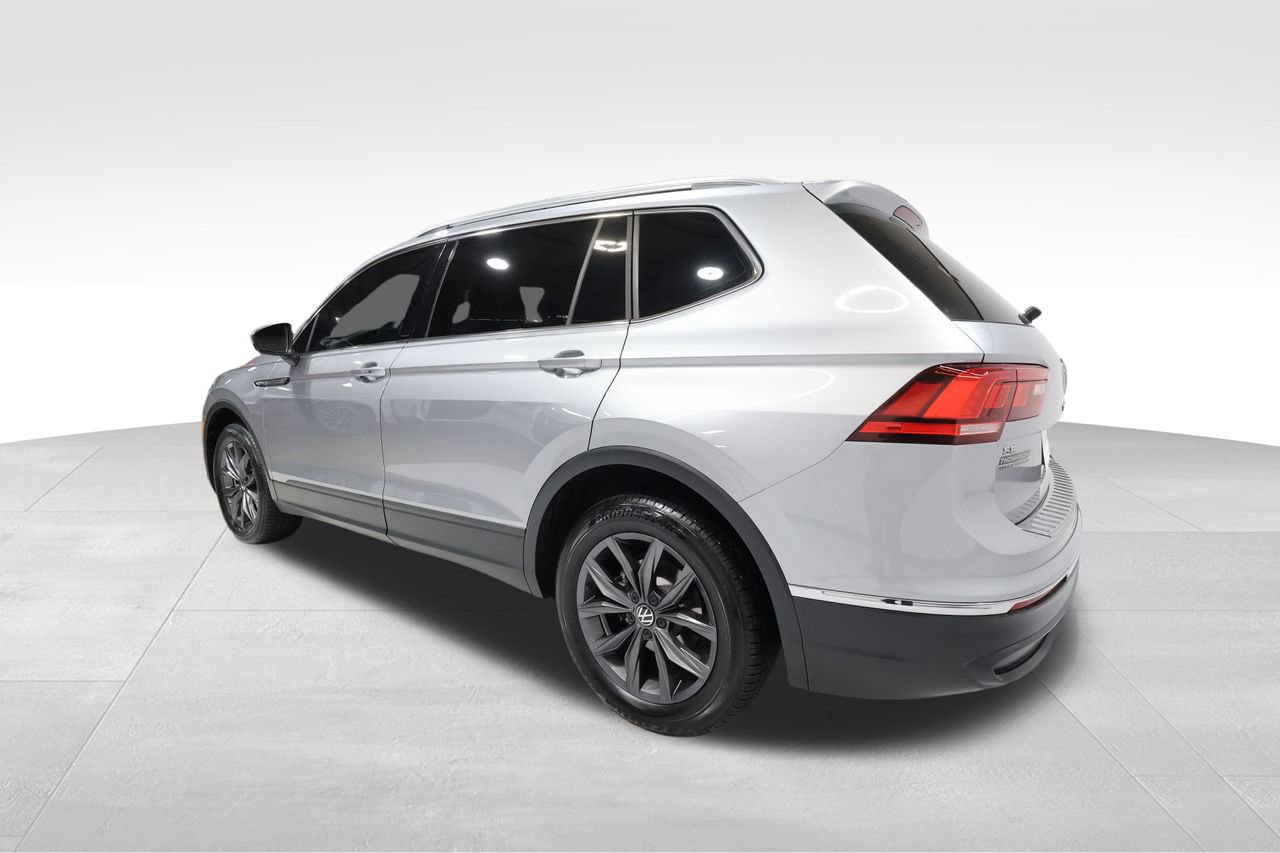 Used 2023 Volkswagen Tiguan SE w/ Panoramic Sunroof Package image 2