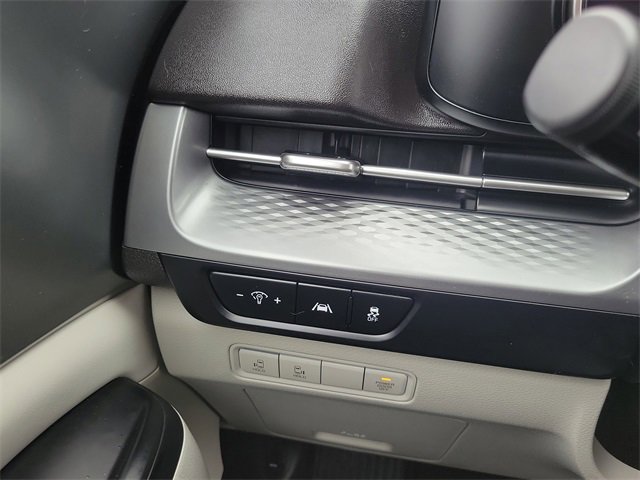 Certified 2023 Kia Carnival LX image 12