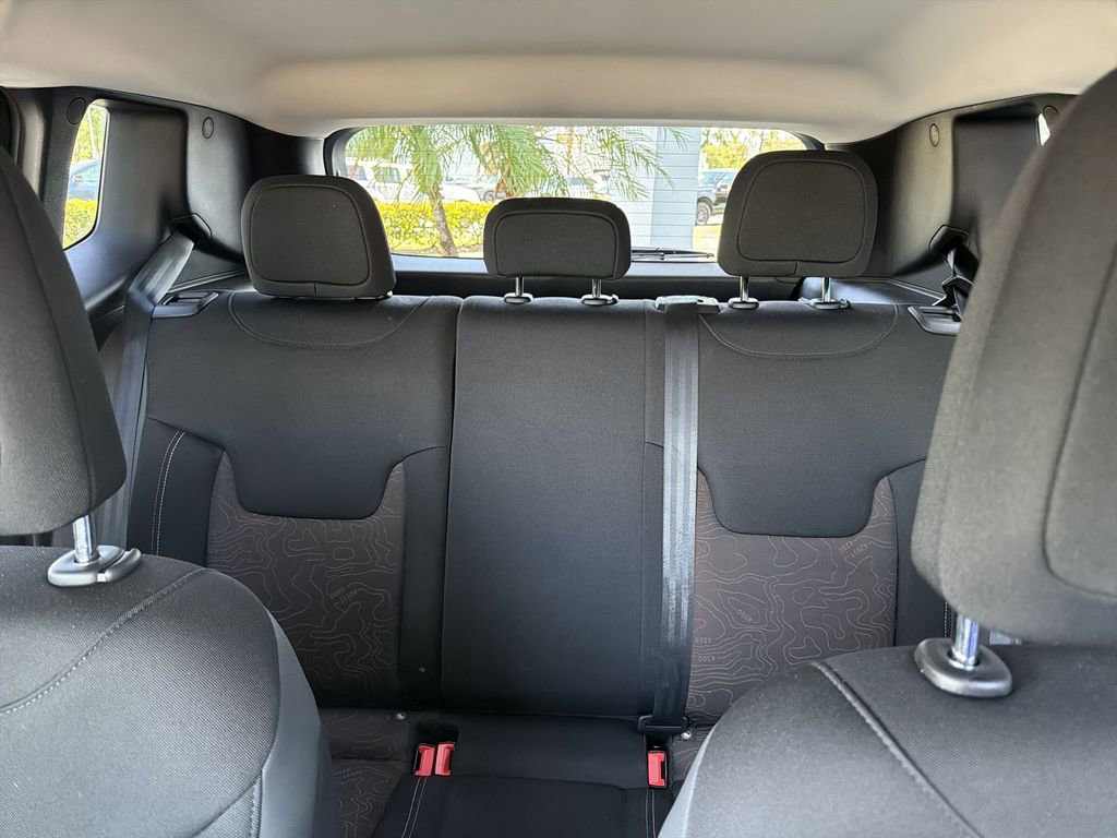 Used 2023 Jeep Renegade Latitude AWD/4WD image 14