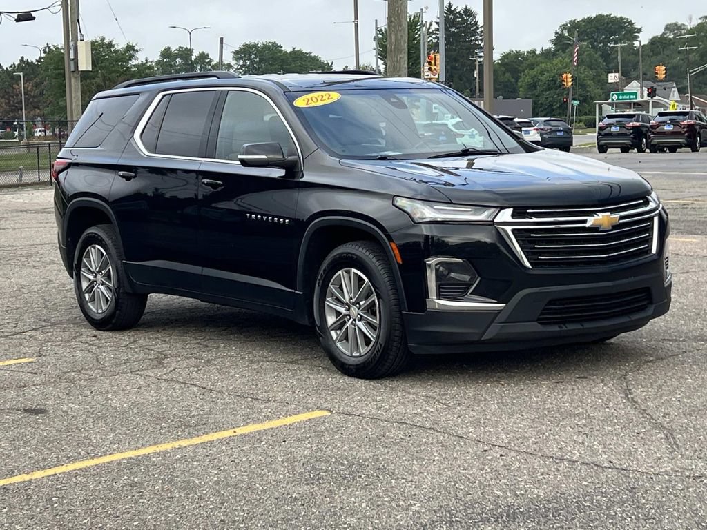 Used 2022 Chevrolet Traverse LT FWD image 7