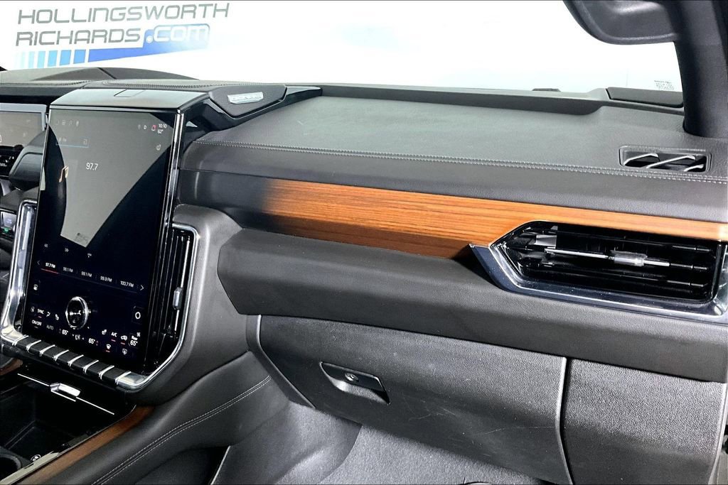 Used 2025 GMC Yukon Denali image 12