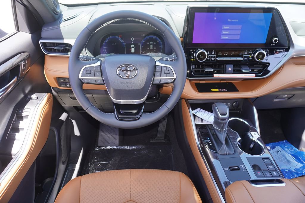 New 2026 Toyota Highlander Platinum image 11