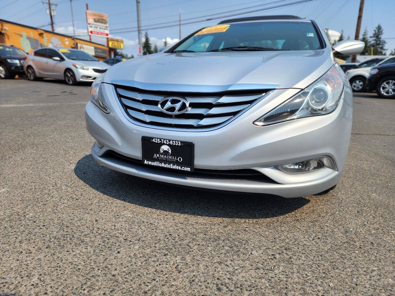 Used 2011 Hyundai Sonata SE w/ Navigation & Sunroof Pkg 4 FWD image 2