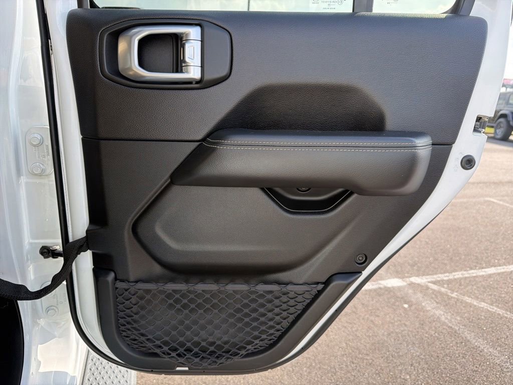 Used 2020 Jeep Gladiator Overland image 17