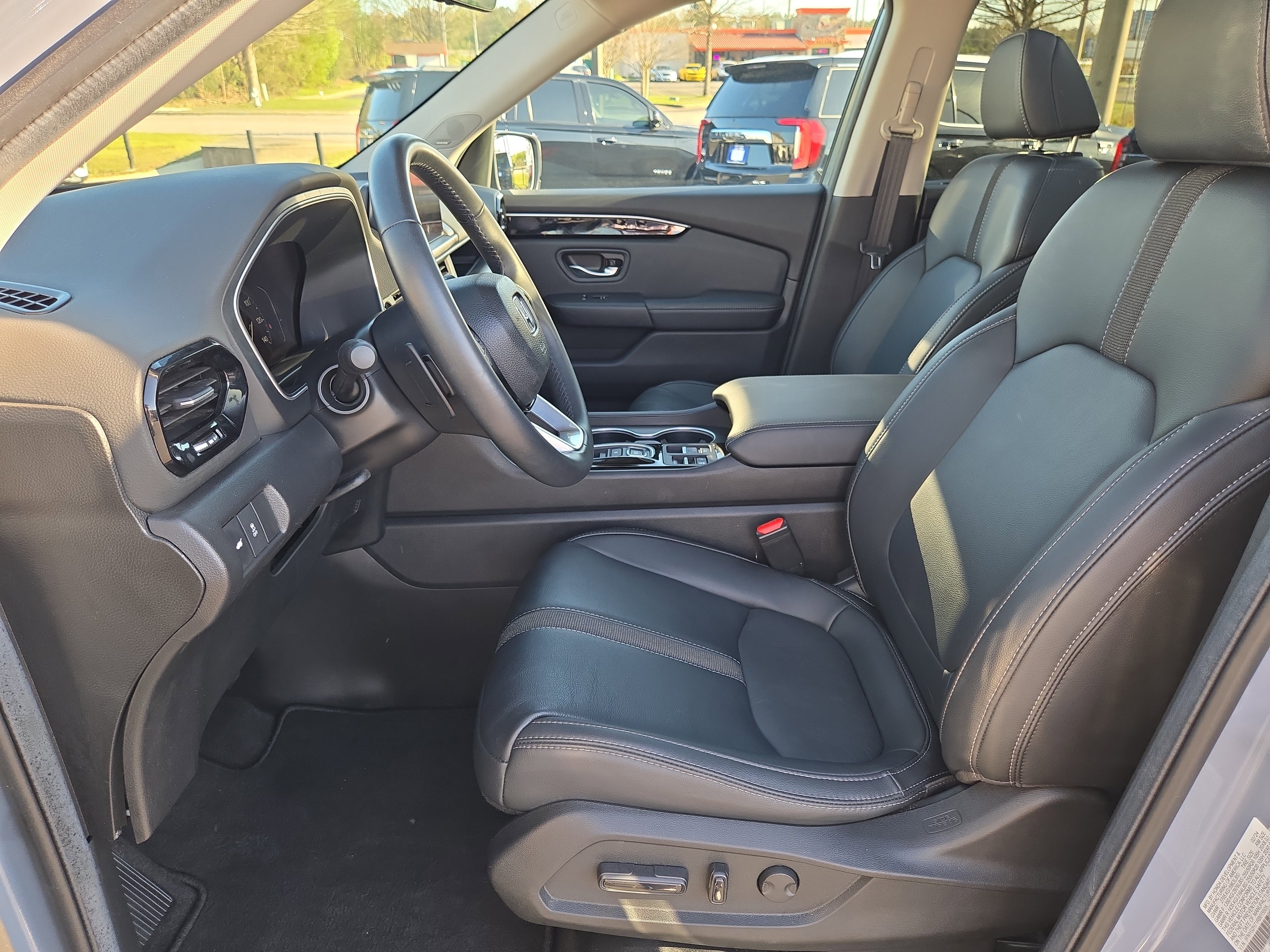 Used 2024 Honda Pilot Touring image 23