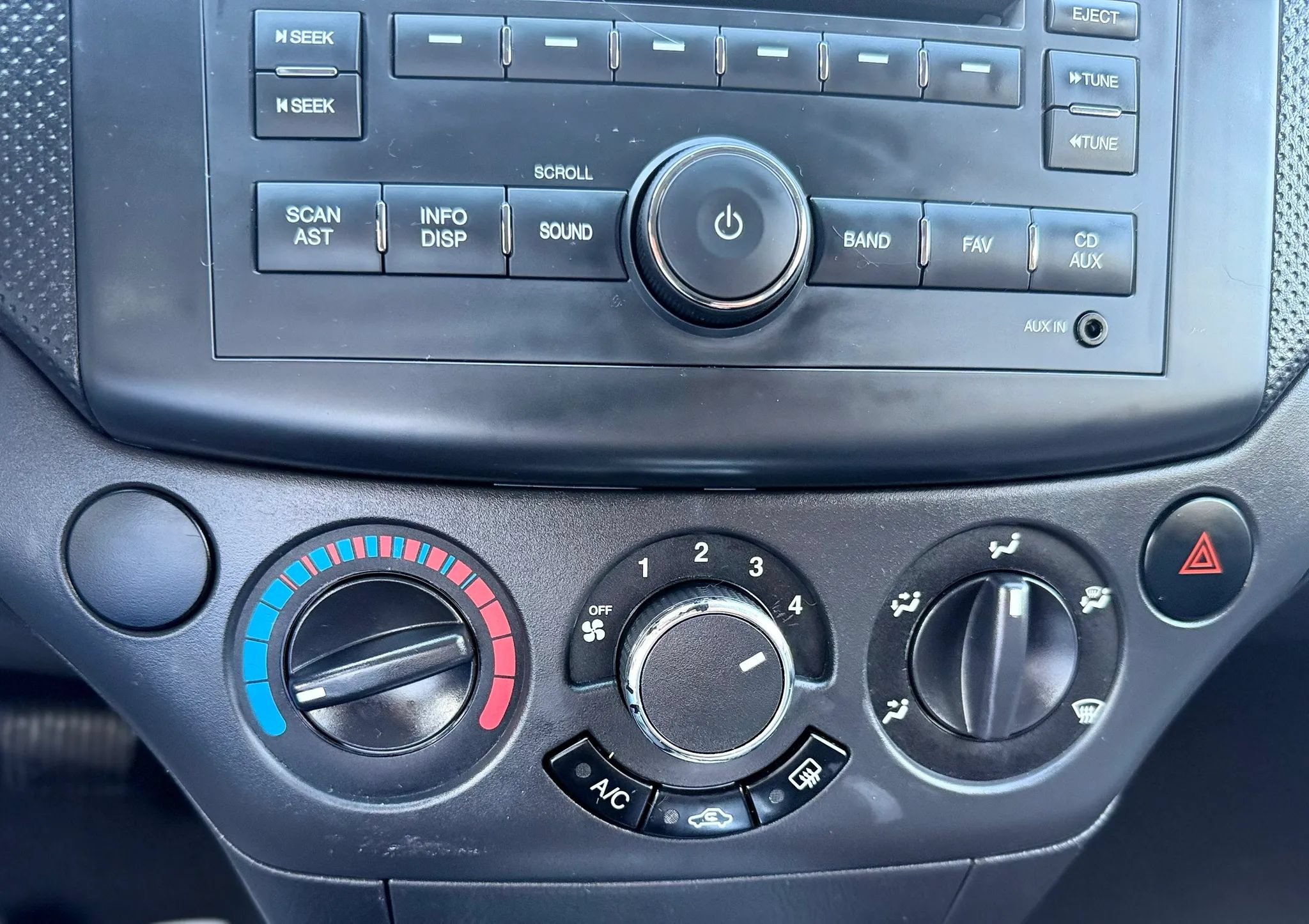 Used 2011 Chevrolet Aveo LT w/ Power and Convenience Package FWD image 14