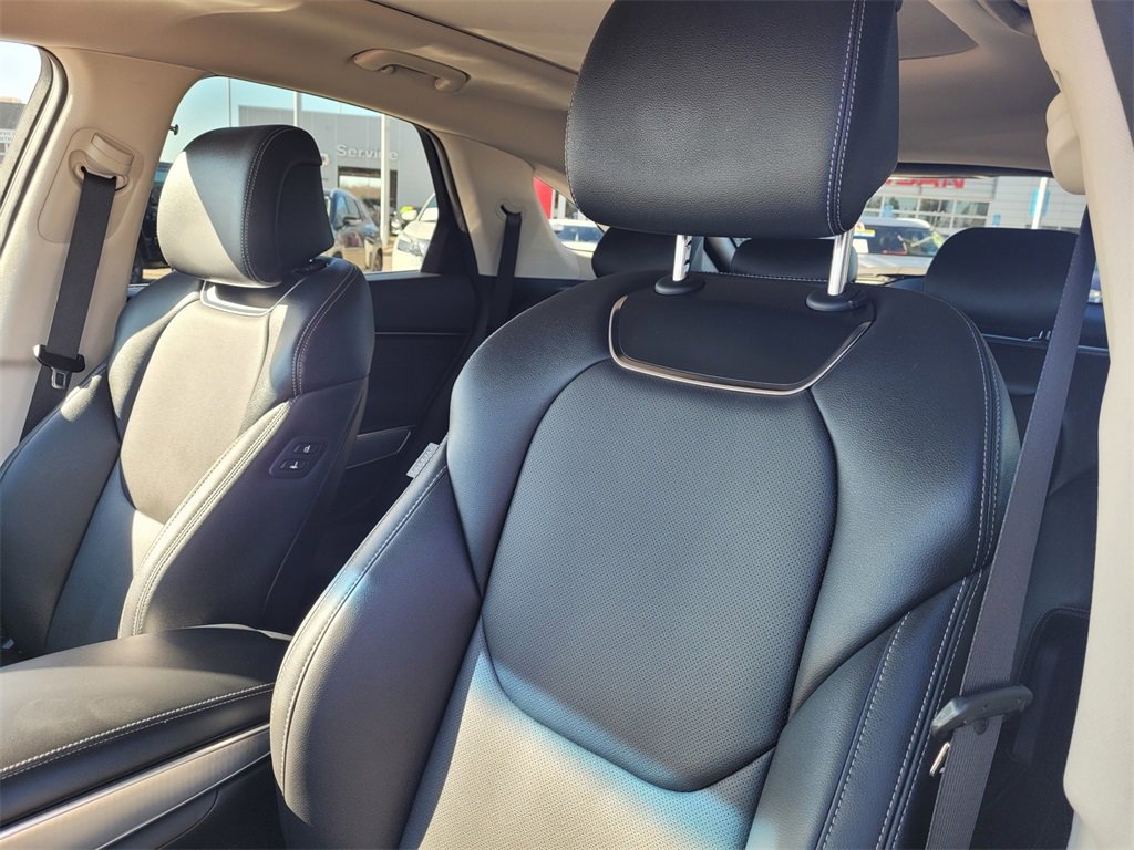 Used 2023 Genesis GV70 2.5T w/ Select Package image 14