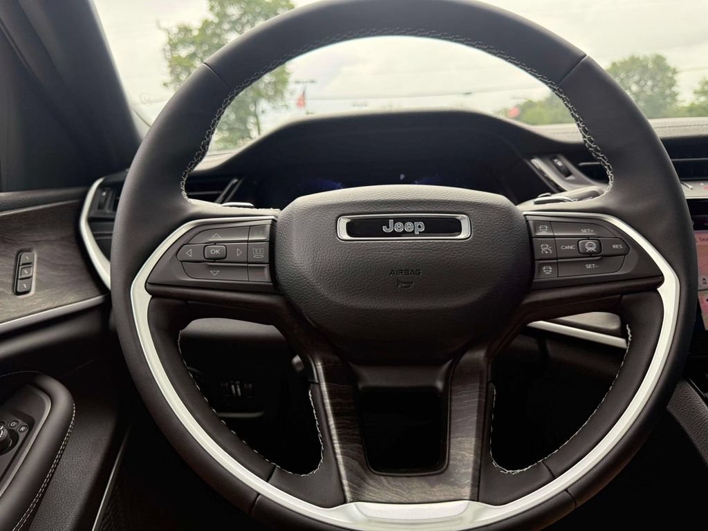 New 2026 Jeep Grand Cherokee Limited AWD/4WD image 18