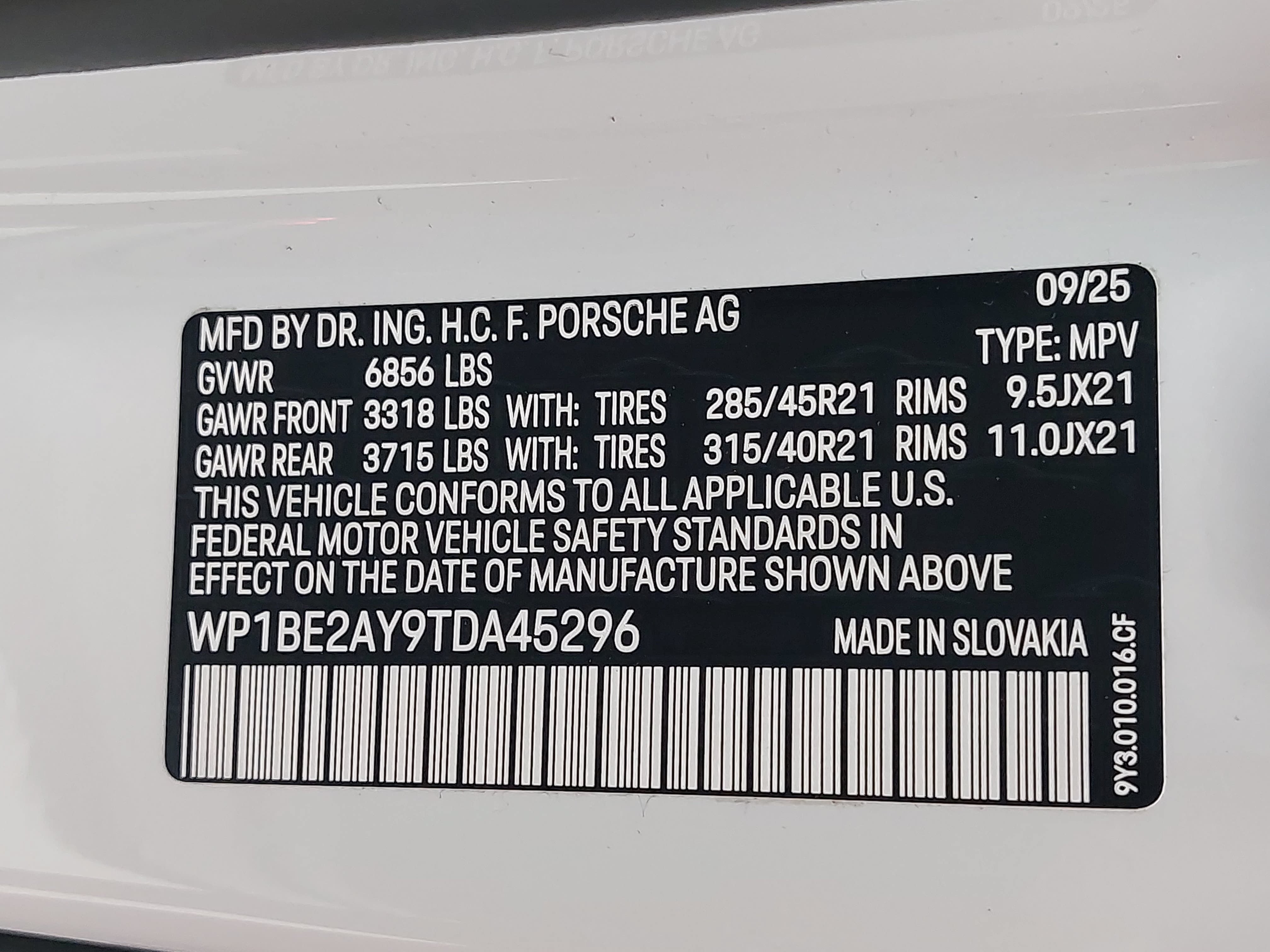 Certified 2026 Porsche Cayenne E-Hybrid Coupe AWD/4WD image 38