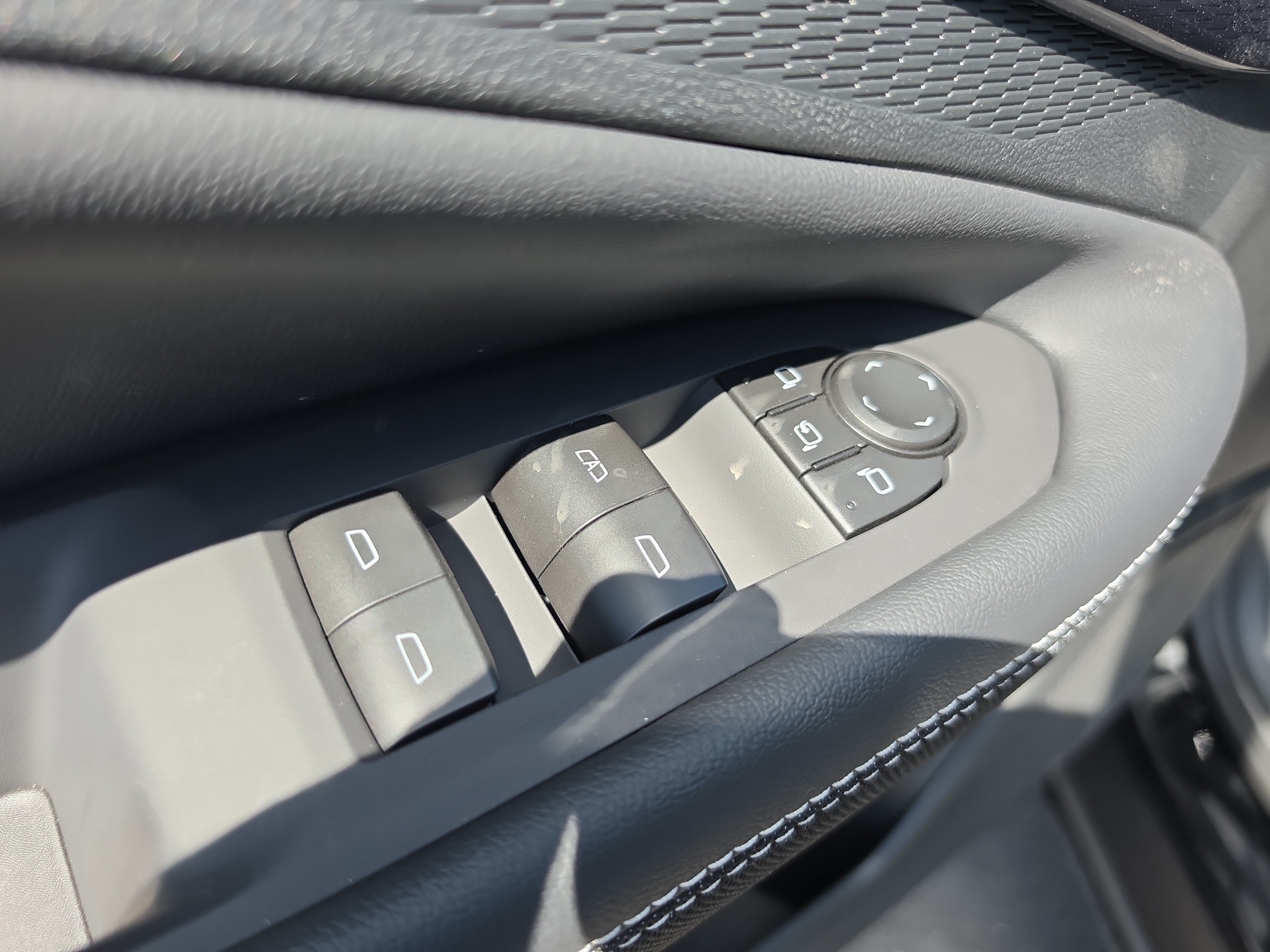 New 2025 Chevrolet Blazer EV LT AWD/4WD image 18