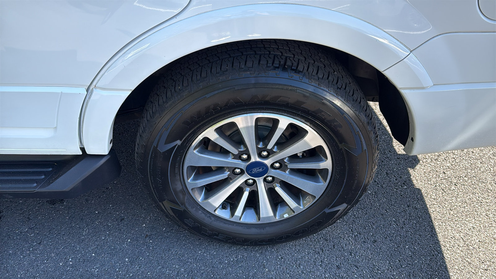 Used 2017 Ford Expedition XLT AWD/4WD image 19