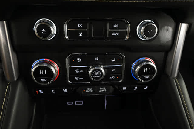Used 2024 GMC Yukon SLT image 28