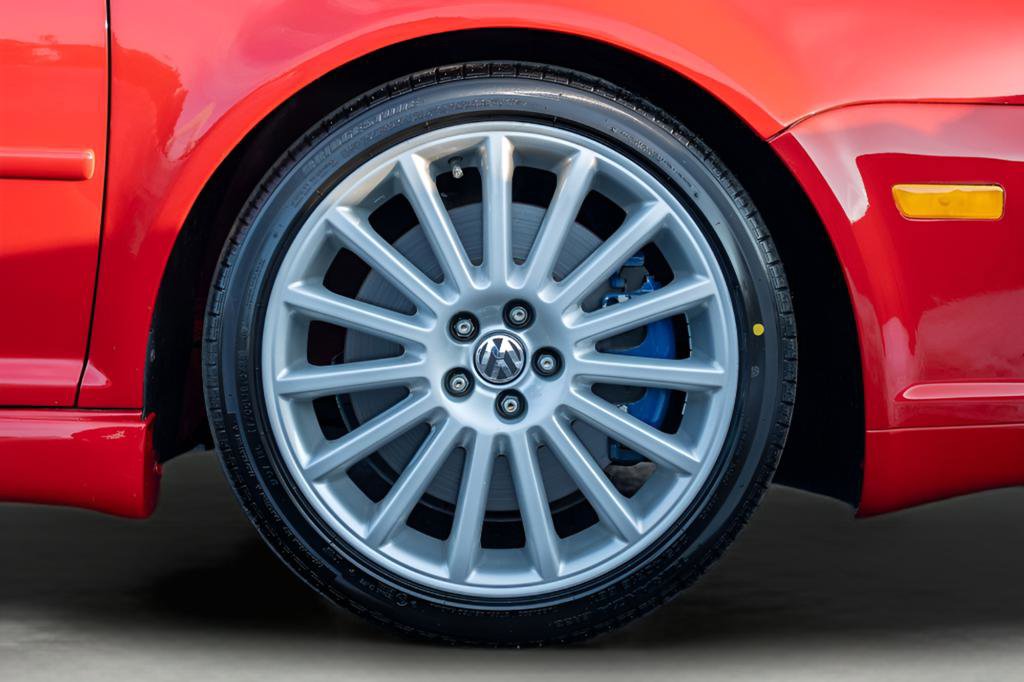 Used 2004 Volkswagen R32 image 11