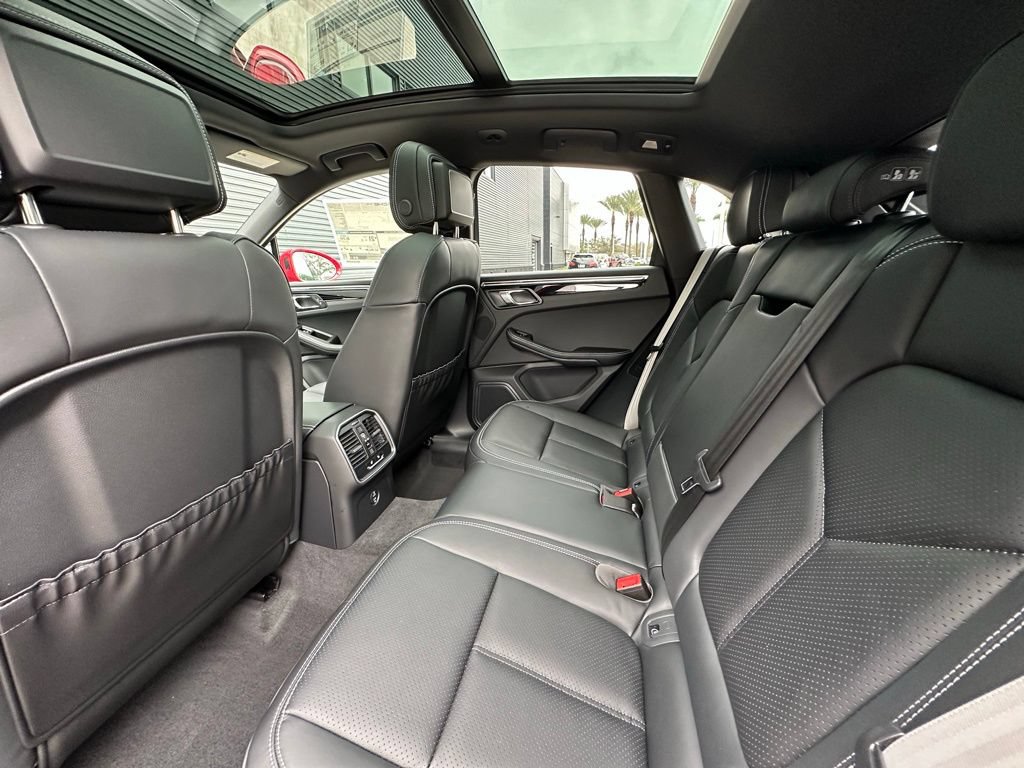 Certified 2026 Porsche Macan Turbo AWD/4WD image 35