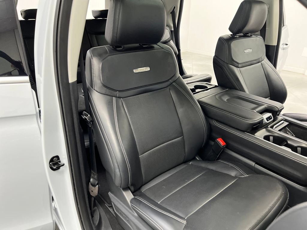 Used 2025 Ford Expedition Platinum AWD/4WD image 31