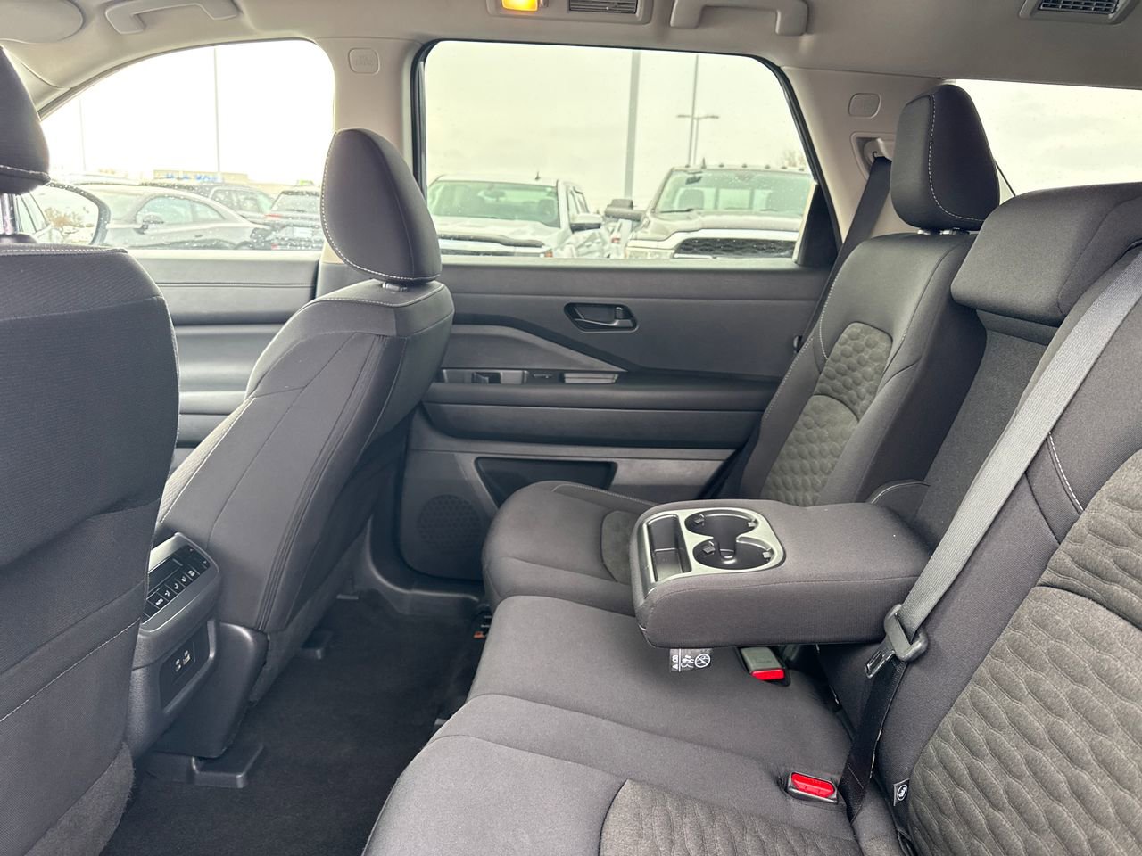 Used 2024 Nissan Pathfinder SV image 14