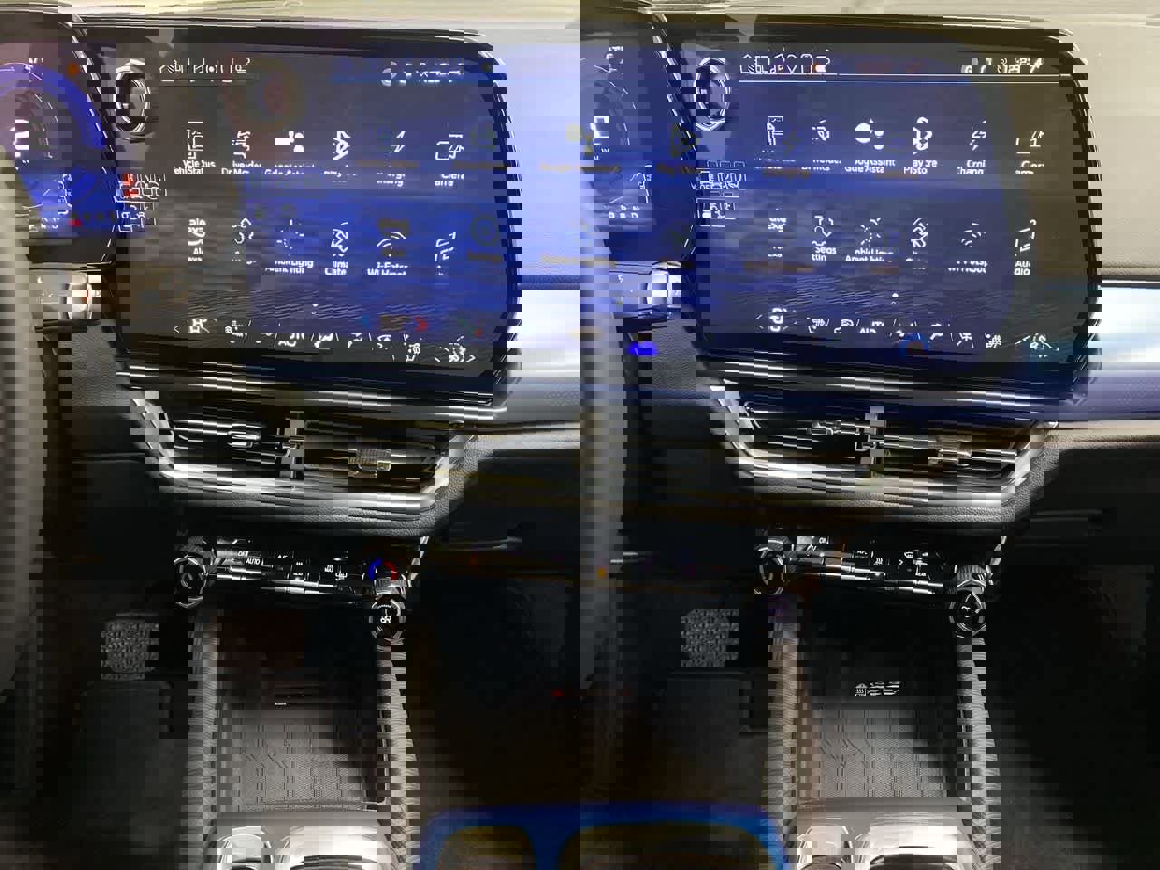 Used 2025 Chevrolet Equinox EV LT w/ Convenience Package image 23