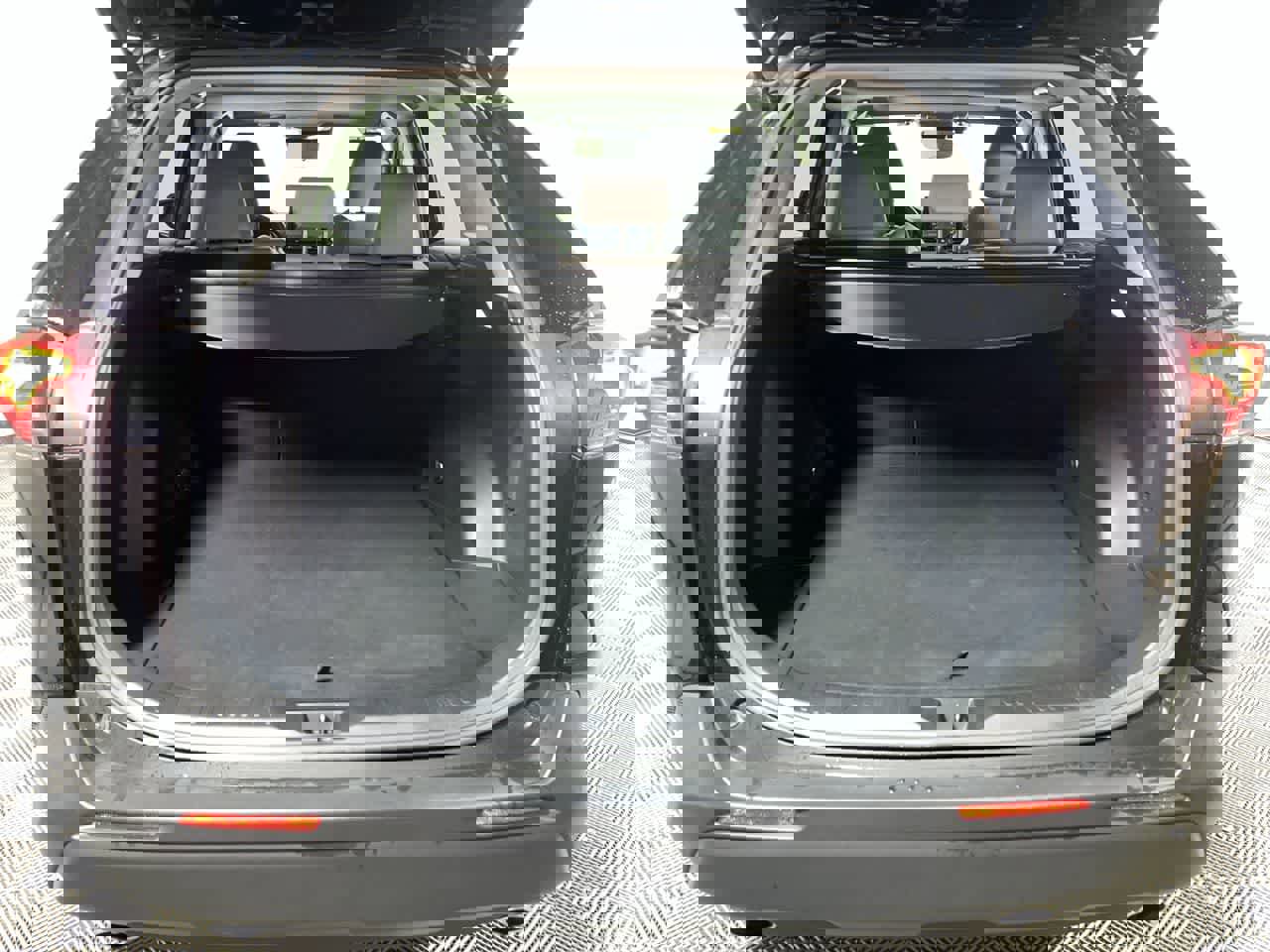 Used 2022 Toyota RAV4 XLE Premium image 27