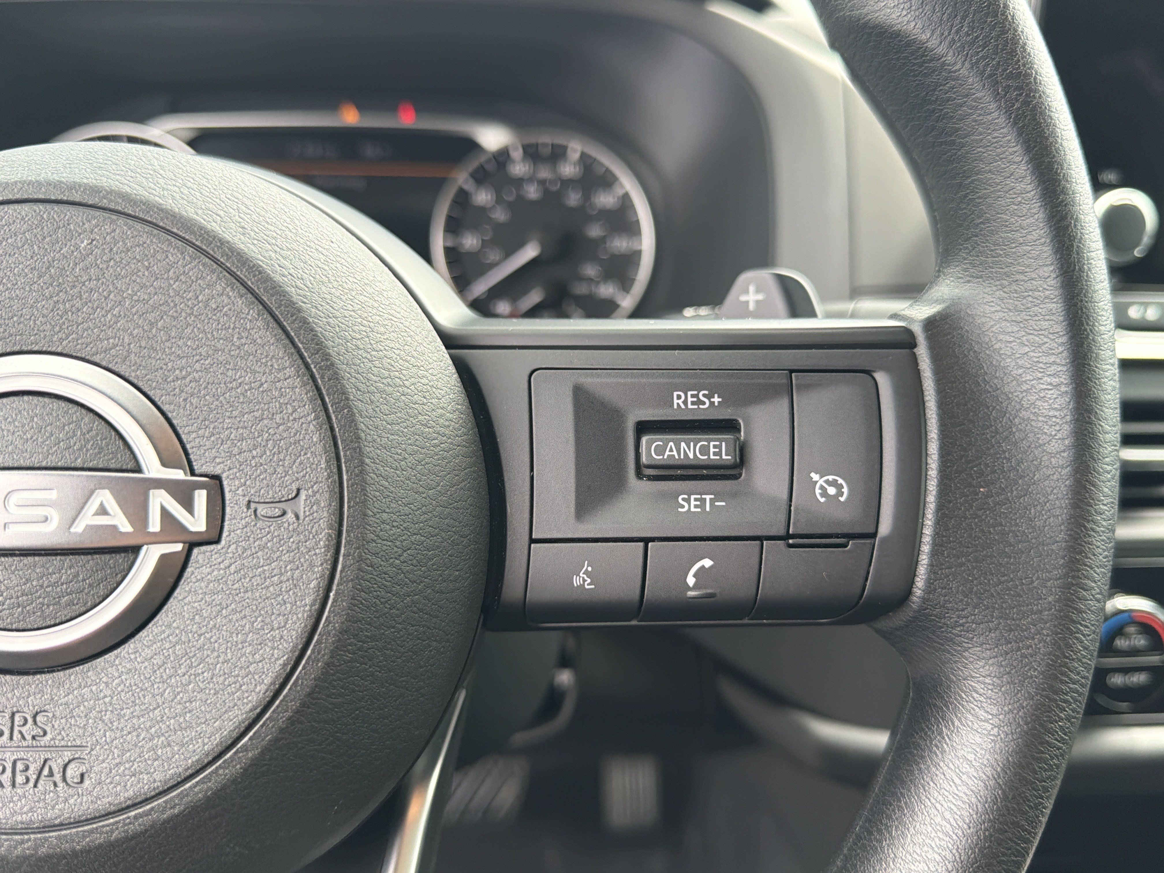 Used 2025 Nissan Pathfinder S AWD/4WD image 31