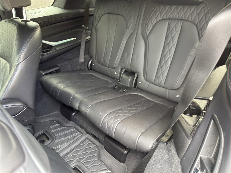Used 2021 BMW X7 xDrive40i w/ M Sport Package AWD/4WD image 30