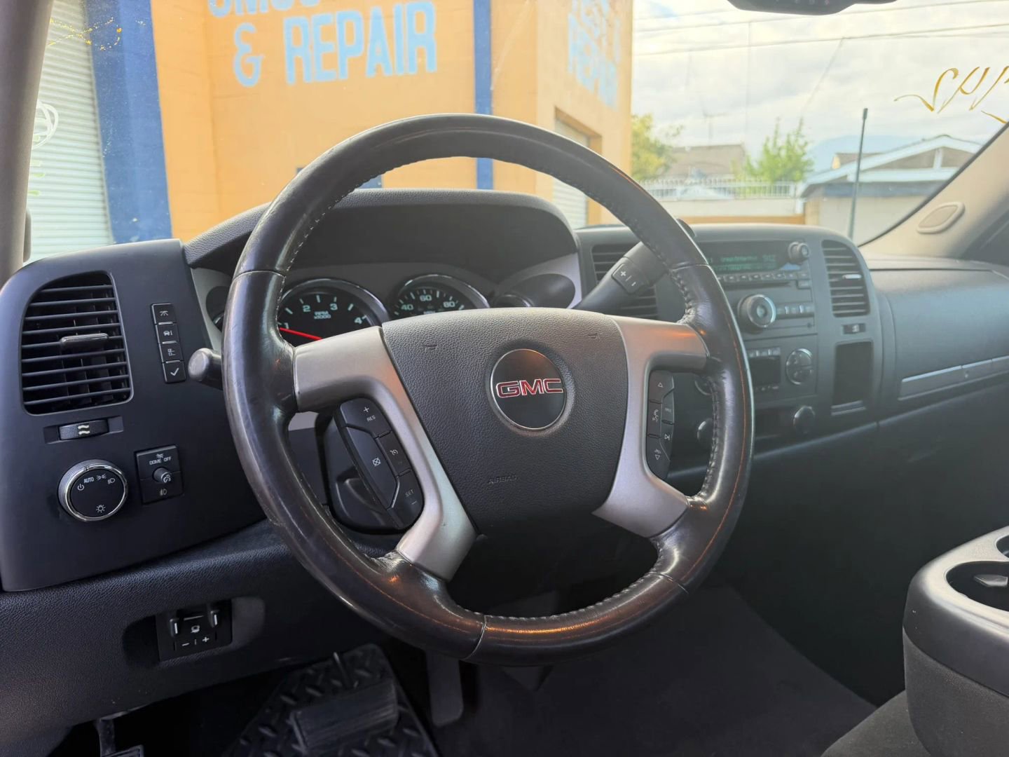 Used 2011 GMC Sierra 2500 SLE w/ SLE Preferred Package AWD/4WD image 11