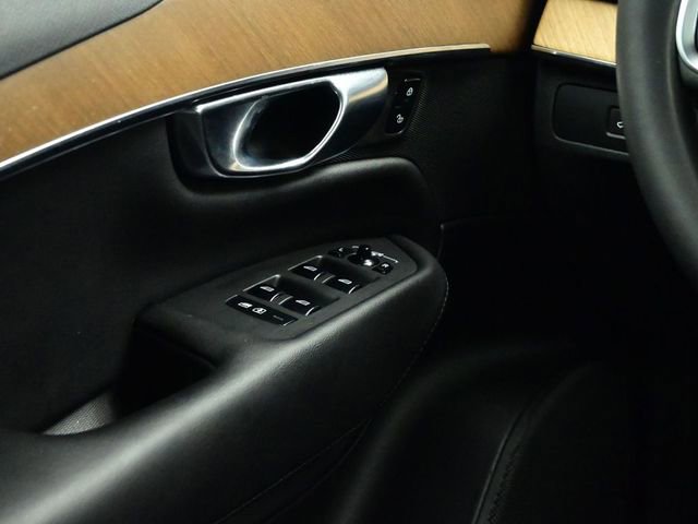 Used 2023 Volvo XC90 B6 Plus w/ Protection Package image 41