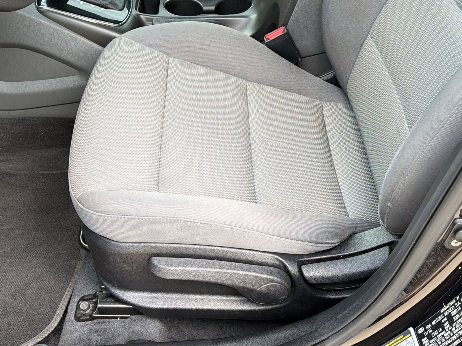 Used 2017 Kia Forte LX image 14