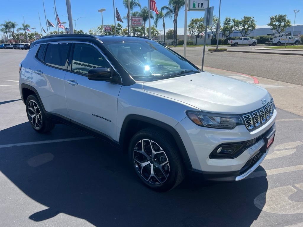 Used 2025 Jeep Compass Limited AWD/4WD image 8
