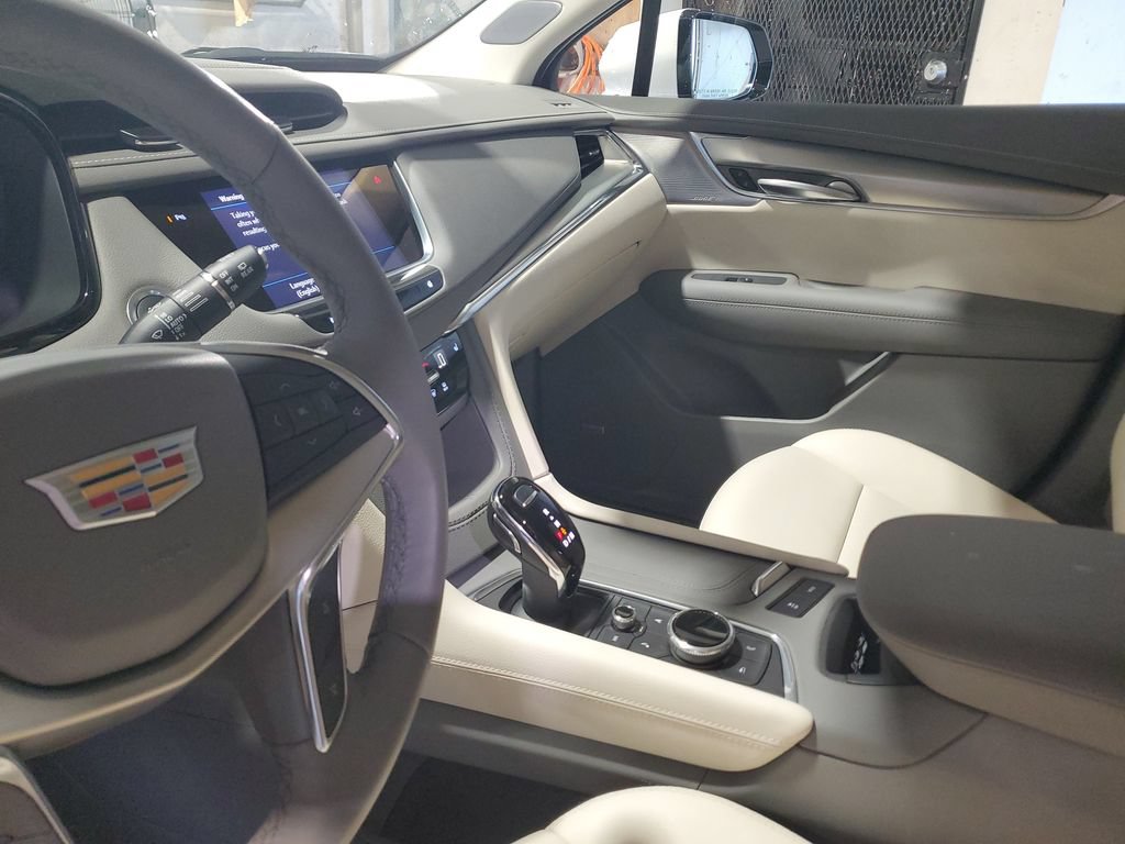 Certified 2023 Cadillac XT5 Premium Luxury w/ LPO, Premium Carpet Package FWD image 23