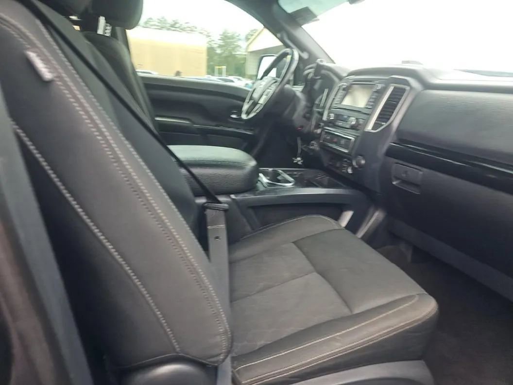 Used 2018 Nissan Titan SV w/ SV Convenience Package AWD/4WD image 11