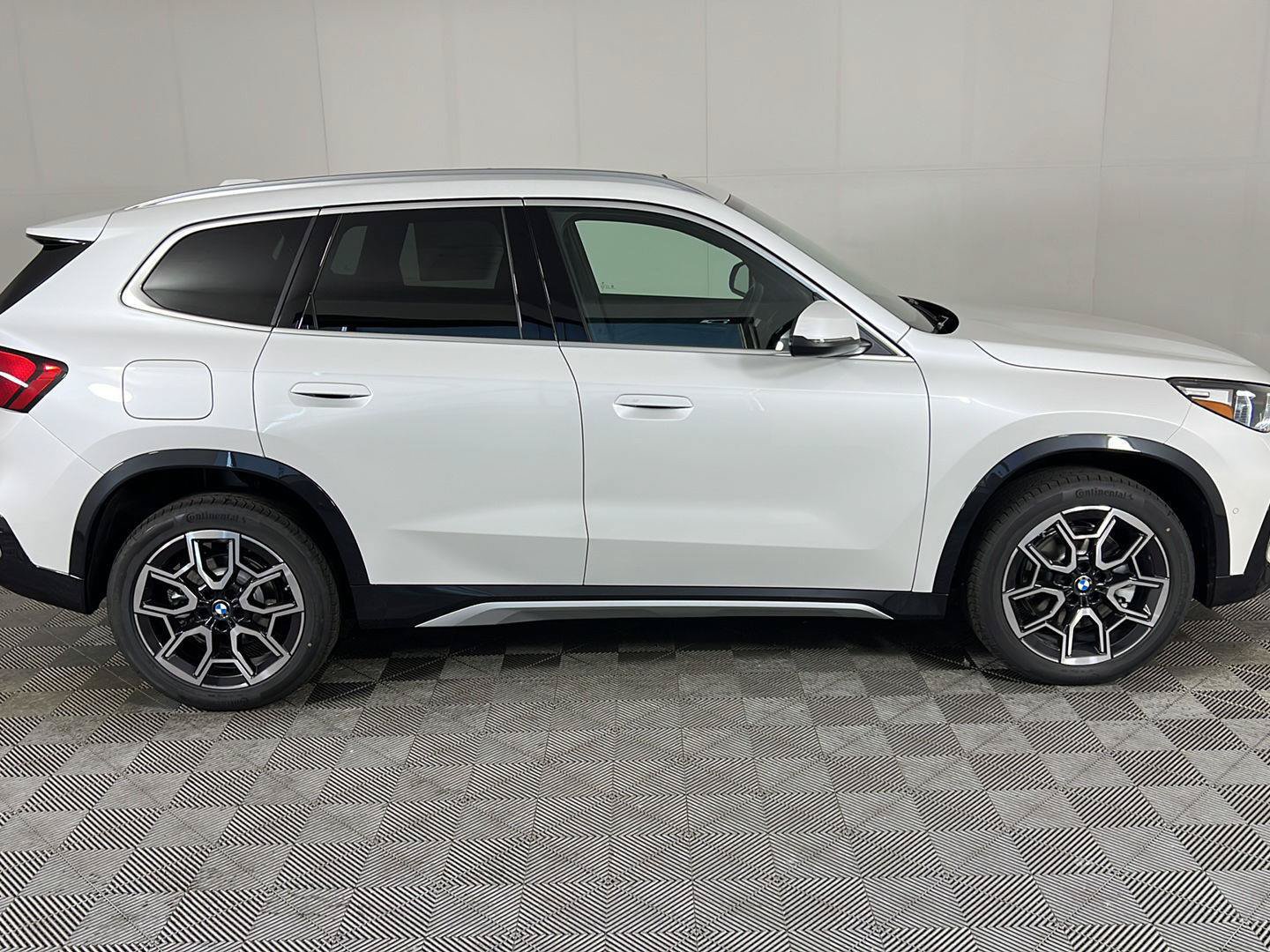 New 2026 BMW X1 xDrive28i w/ Convenience Package AWD/4WD image 15