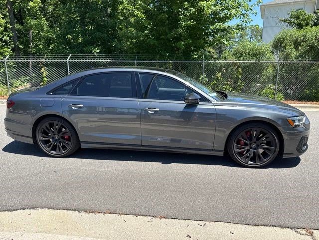 Used 2025 Audi S8 AWD/4WD image 10