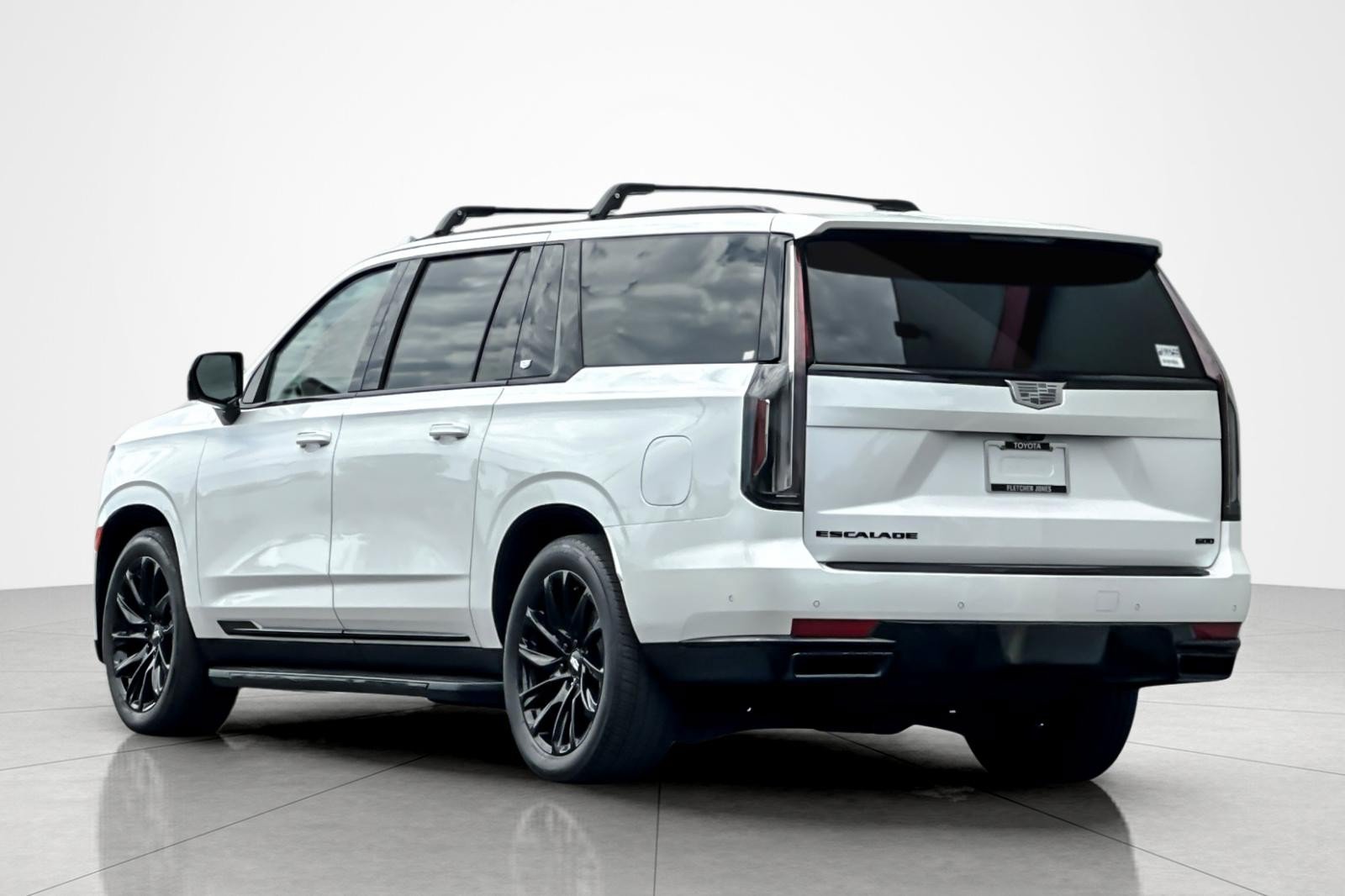 Used 2024 Cadillac Escalade ESV Sport Platinum w/ LPO, ONYX Package AWD/4WD image 3