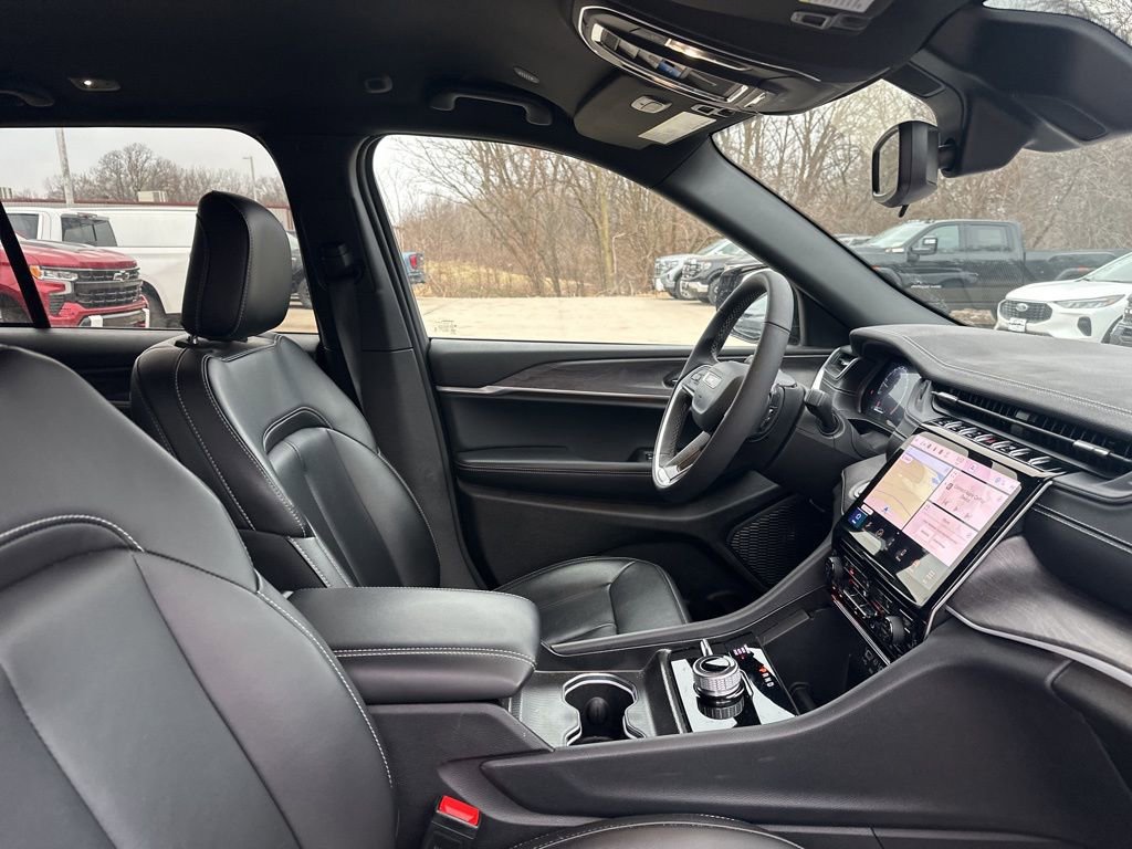 Used 2024 Jeep Grand Cherokee Limited image 14