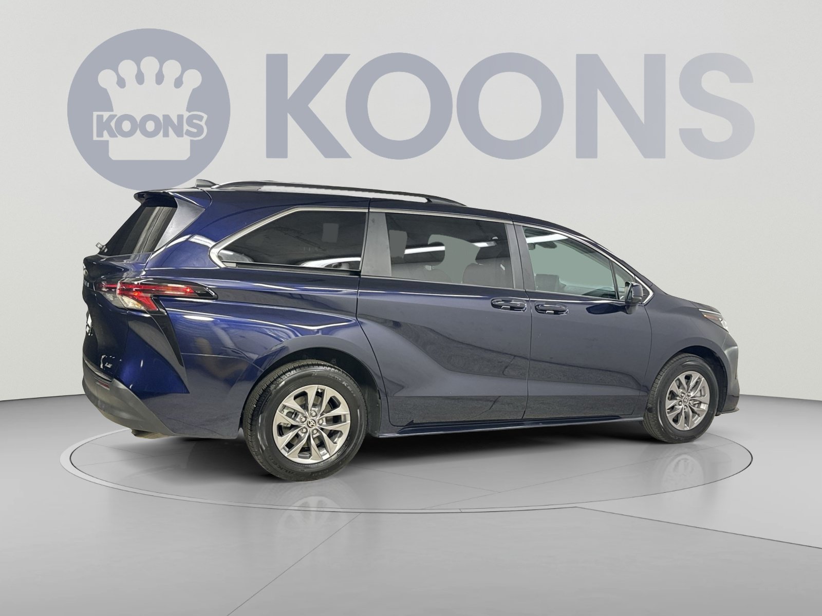 Used 2025 Toyota Sienna LE AWD/4WD image 21
