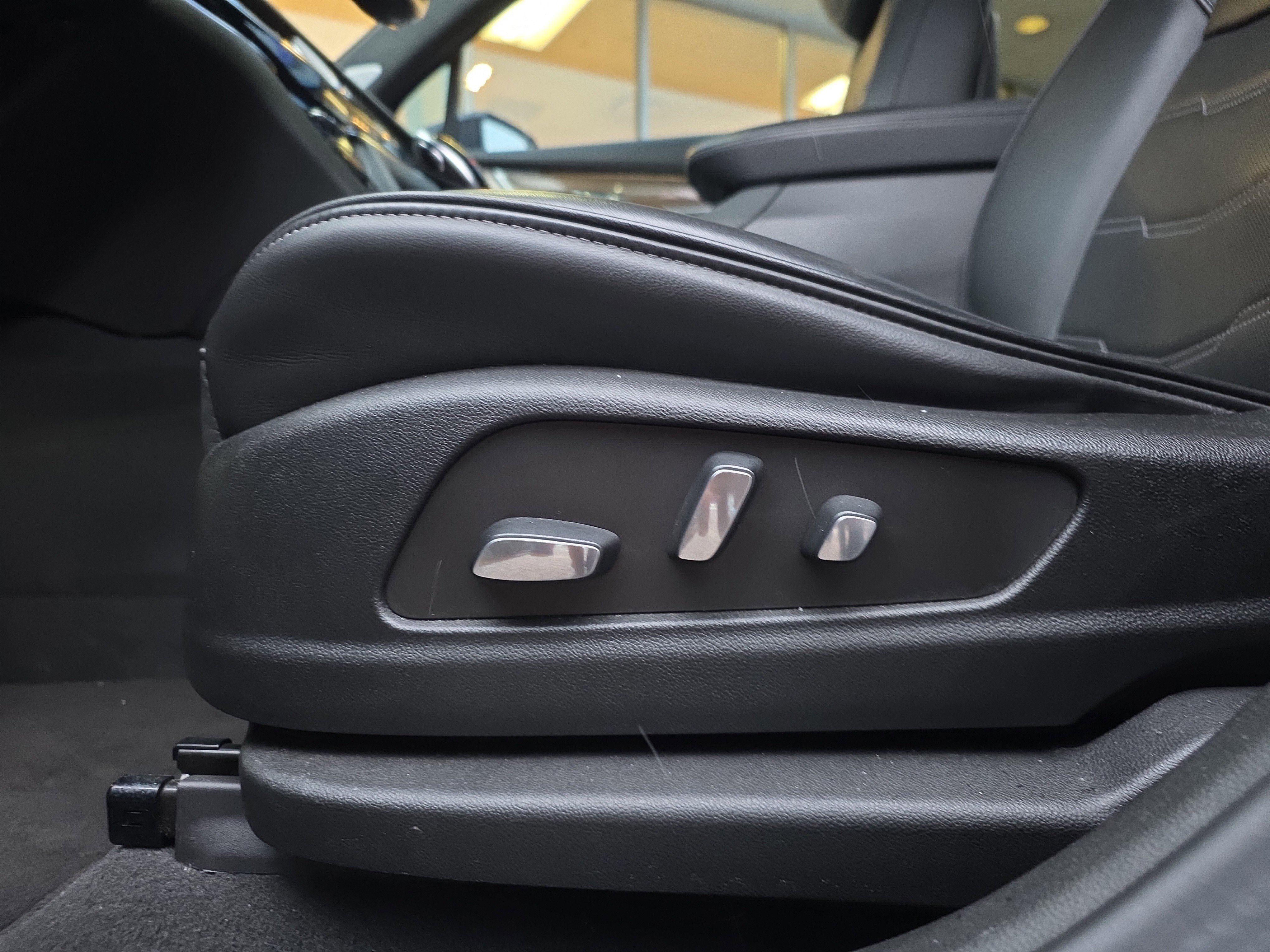 Used 2023 Cadillac XT6 Sport w/ Platinum Package image 18