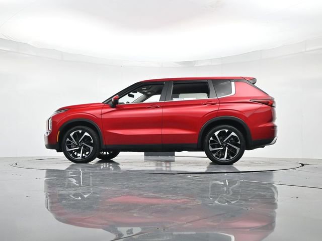 Used 2024 Mitsubishi Outlander SE image 41