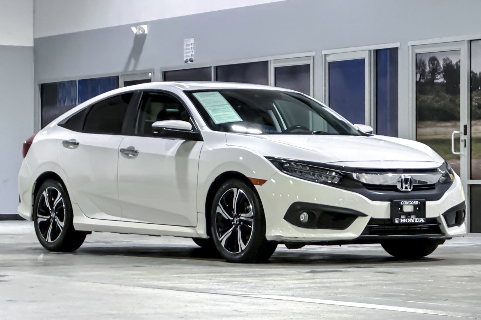 Used 2018 Honda Civic Touring image 6