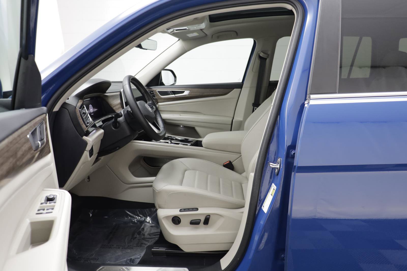 Used 2025 Volkswagen Atlas SEL image 5