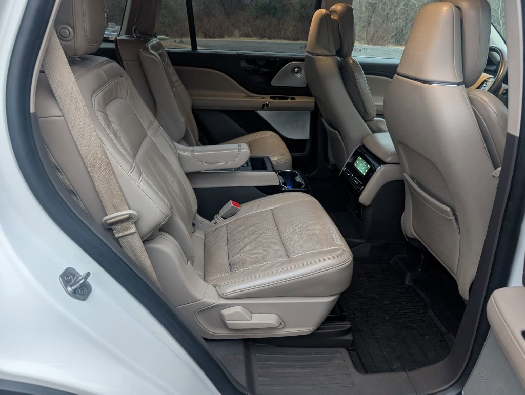 Used 2020 Lincoln Aviator Reserve w/ Equipment Group 202A image 19