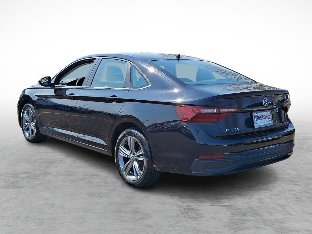 Used 2024 Volkswagen Jetta SE image 3