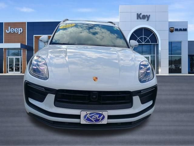 Used 2025 Porsche Macan AWD/4WD image 8