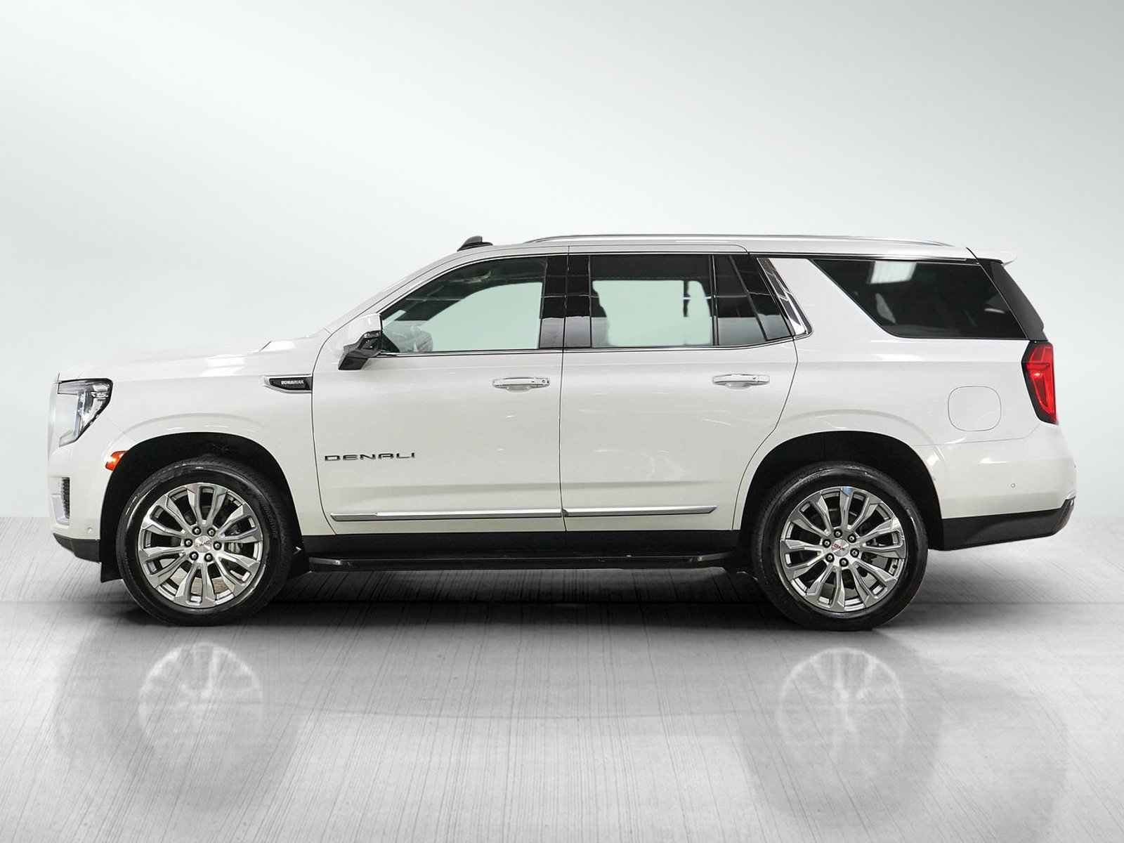 Used 2024 GMC Yukon Denali w/ Advanced Technology Package AWD/4WD image 2