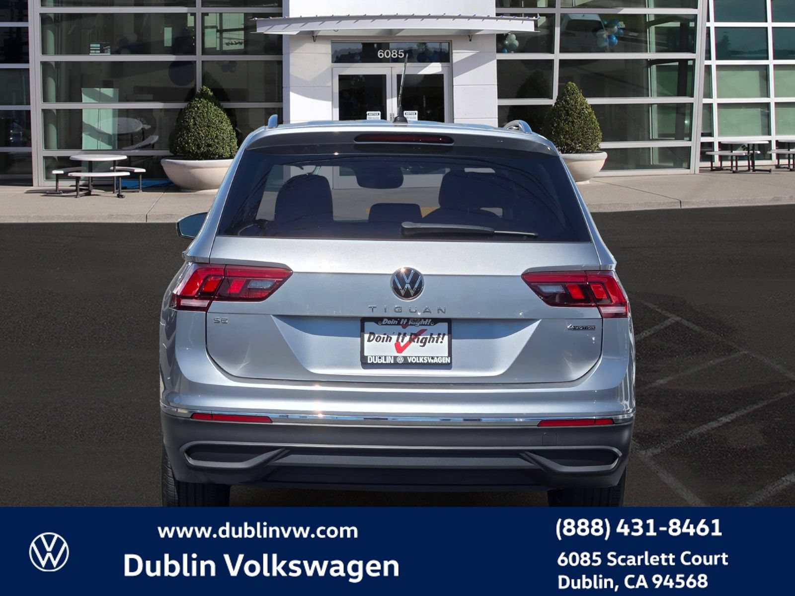 Certified 2023 Volkswagen Tiguan SE w/ Panoramic Sunroof Package AWD/4WD image 5